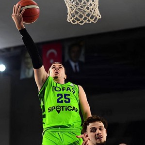 前雄鹿次轮秀雨果·贝松加盟法甲球队ASVEL，尼克斯持有其NBA签约权